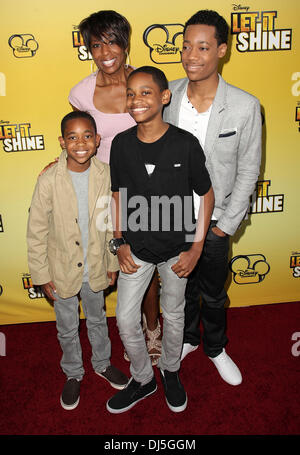 Gast, Dawnn Lewis, Tyrels Jackson Williams und Tyler James Williams Disneys "Let It Shine" Premiere statt bei den Direktoren Guild von Amerika Los Angeles, Kalifornien - 05.06.12 Stockfoto