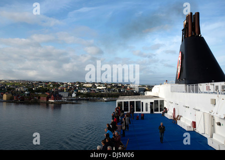 Blick von der Fähre "Norroena" auf die Färöer Inseln Hauptstadt Tórshavn, Dänemark, Europa Stockfoto