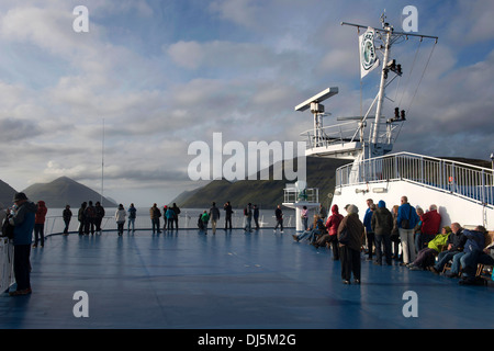 Blick von der Fähre "Norroena" auf die Färöer Inseln, Boot Durchgang zwischen den Inseln von Eysturoy und Kalsoy, Dänemark, Europa Stockfoto