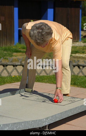 Platzieren den golfball Stockfoto