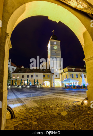 des Rates Turm in Sibiu (Hermannstadt), Siebenbürgen, Rumänien, in der Nacht Stockfoto
