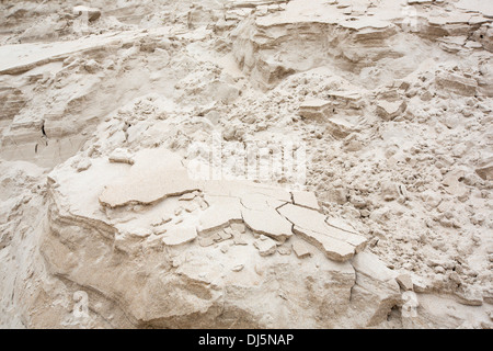 Dünen an der Spitze des Strandes an der Northumberland Küste nach unterboten durch einen Sturm und Flut zusammenbricht. Stockfoto