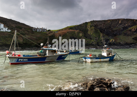 Angelboote/Fischerboote im Hafen von Port Isaac Cornwall Stockfoto