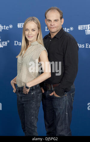 Friederike Kempter, Matthias Klimsa bei einem Photocall zu ARD TV-Serie "Heiter Bis Toedlich" in den Briese Studios. Hamburg, Deutschland - 11.07.2012 Stockfoto