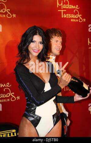 Micaela Schaefer Enthüllung der Wachsfigur von Formel 1-Fahrer Sebastian Vettel bei Madame Tussauds in Mitte. Berlin, Deutschland - 27.07.2012 Stockfoto