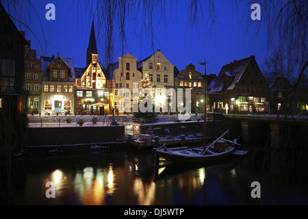 Alte Häuser am Stintmarkt, historischen Hafen, Lüneburg, Lüneburg, Niedersachsen, Deutschland Stockfoto