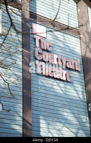 Außenaufnahme des Courtyard Theatre in Stratford-upon-Avon Warwickshire UK Stockfoto