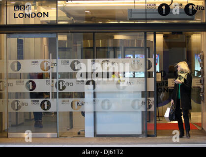 London, UK, 22. November 2013. Fearne Cotton gesehen bei der BBC radio one Studio, BBC Broadcasting House © Simon Matthews/Alamy Li Stockfoto