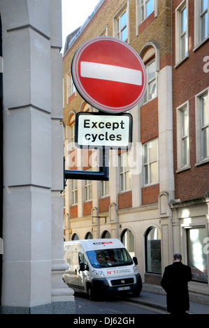 London, England, Vereinigtes Königreich. Kein Eintrag Zeichen - mit Ausnahme von Zyklen Stockfoto