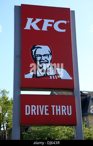 KFC-Fahrt durch Zeichen Stockfoto