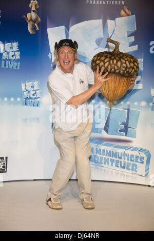 Otto Waalkes bei Pressekonferenz für Sid es erste Show "Ice Age Live! Ein Mammutiges Abenteuer "am Kehrwieder Theater. Hamburg, Deutschland - 05.09.2012 Stockfoto