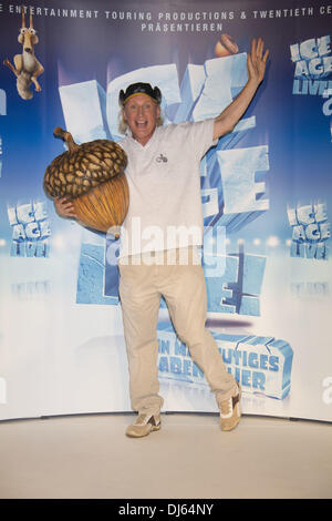 Otto Waalkes bei Pressekonferenz für Sid es erste Show "Ice Age Live! Ein Mammutiges Abenteuer "am Kehrwieder Theater. Hamburg, Deutschland - 05.09.2012 Stockfoto