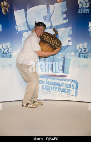 Otto Waalkes bei Pressekonferenz für Sid es erste Show "Ice Age Live! Ein Mammutiges Abenteuer "am Kehrwieder Theater. Hamburg, Deutschland - 05.09.2012 Stockfoto