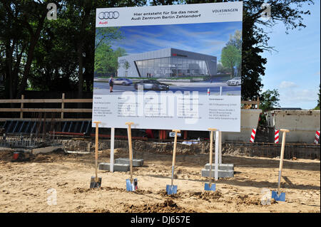 die Atmosphäre bei den ersten Spatenstich für eine neue Audi-Center am Beeskowdamm Zehlendorf. Berlin, Deutschland - 06.09.2012 Stockfoto