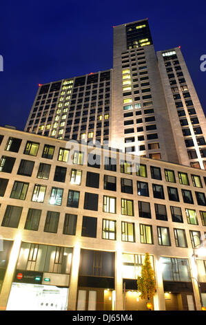 Berlin, Deutschland. 10. November 2013. Blick auf Hotel Waldorf Astoria am Hardenbergstraße in Berlin, Deutschland, 10. November 2013. Foto: Paul Zinken/Dpa - kein Draht-Service-/ Dpa/Alamy Live News Stockfoto