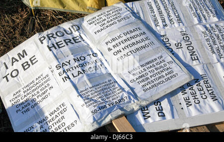 Dokumente, Poster & Plakate, Barton Moos, Eccles, Manchester, Stolz, hier zu sein Plakat IGas Energie Bohrstelle & anti-fracking Protest camp site bei Barton Moss in Salford, Manchester. Schwerpunkt ist das Schalten in den Nordwesten, wo IGas Pläne zu starten Bohren bald für Methan zu erkunden. Anti-Fracking, anti-Shale Gas Gruppe Demonstranten haben Zelte aufgebaut und bis Camp in der Nähe des geplanten Gas-Bohren. IGas hat die Erlaubnis von Salford für Aufschlussbohrungen und von Trafford Rat für Kohle - Bett Methan Extraktion bei einem benachbarten Ort bei Davyhulme. Stockfoto