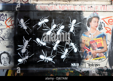 Schablone Street Art von SYD, in der Nähe von Brick Lane, London, UK. Stockfoto