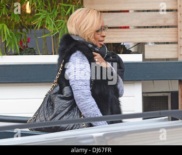 London, UK. 22. November 2013. Mary J Blige ITV Studios nach erscheinen auf lose Frauen London verlassen 22.11.2013 Credit: JOHNNY ARMSTEAD/Alamy Live News Stockfoto