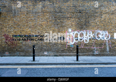 "Diese wahrscheinlich nicht Stencil graffiti auf Leinwand später', Hanbury Street, Tower Hamlets, London E1, UK. Stockfoto