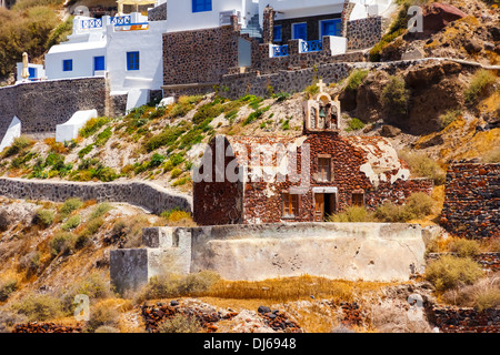 Rote Kirche oder Kapelle in Oia, Santorini, Griechenland Stockfoto