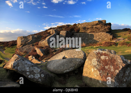 Gritstone Felsen, Curbar Rand, Peak District National Park, Derbyshire, England, Vereinigtes Königreich Stockfoto