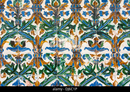 Detail der Fliesen im königlichen Schlossgarten Alcazar in Sevilla Spanien Stockfoto