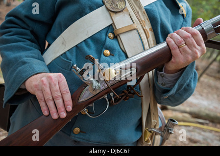 US-Soldaten Neuerstellung der 2. Seminolenkrieg während Native American Festival im Oleno State Park in North Florida. Stockfoto