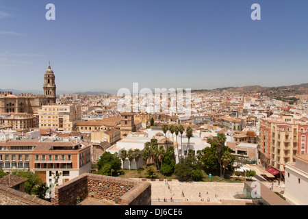 Der Blick über die Dächer von Malaga von der Alcazaba aus gesehen Stockfoto