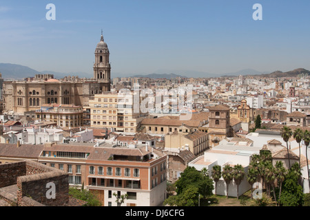 Der Blick über die Dächer von Malaga von der Alcazaba aus gesehen Stockfoto