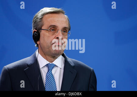 Berlin, Deutschland. 22. November 2013. Angela Merkel, Bundeskanzlerin, erhält Andonis Samaras, griechischer Premierminister, in der Kanzlei in Berlin. / Bild: Andonis Samaras, griechische Ministerpräsident spricht bei Pressekonferenz in Berlin am 22. November 2013.Photo: Reynaldo Paganelli/NurPhoto Credit: Reynaldo Paganelli/NurPhoto/ZUMAPRESS.com/Alamy Live News Stockfoto