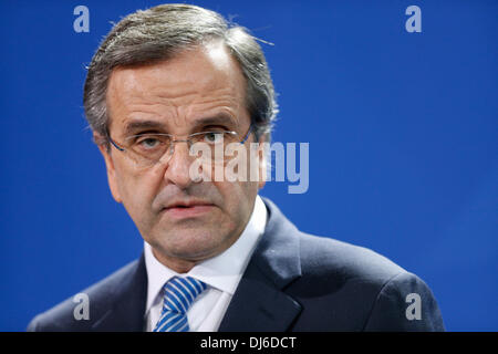 Berlin, Deutschland. 22. November 2013. Angela Merkel, Bundeskanzlerin, erhält Andonis Samaras, griechischer Premierminister, in der Kanzlei in Berlin. / Bild: Andonis Samaras, griechische Ministerpräsident spricht bei Pressekonferenz in Berlin am 22. November 2013.Photo: Reynaldo Paganelli/NurPhoto Credit: Reynaldo Paganelli/NurPhoto/ZUMAPRESS.com/Alamy Live News Stockfoto