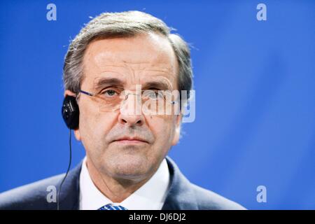 Berlin, Deutschland. 22. November 2013. Angela Merkel, Bundeskanzlerin, erhält Andonis Samaras, griechischer Premierminister, in der Kanzlei in Berlin. / Bild: Andonis Samaras, griechische Ministerpräsident spricht bei Pressekonferenz in Berlin am 22. November 2013.Photo: Reynaldo Paganelli/NurPhoto Credit: Reynaldo Paganelli/NurPhoto/ZUMAPRESS.com/Alamy Live News Stockfoto