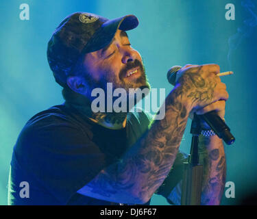 Chicago, Illinois, USA. 13. Dezember 2011. Sänger AARON LEWIS von Staind führt in das House of Blues in Chicago, Illinois © Daniel DeSlover/ZUMAPRESS.com/Alamy Live-Nachrichten Stockfoto