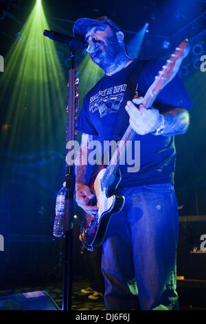 Chicago, Illinois, USA. 12. Dezember 2011. Sänger AARON LEWIS von Staind führt in das House of Blues in Chicago, Illinois © Daniel DeSlover/ZUMAPRESS.com/Alamy Live-Nachrichten Stockfoto