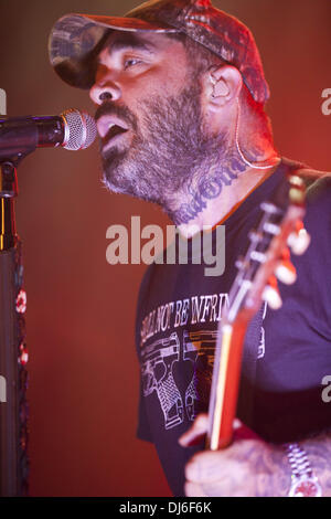 Chicago, Illinois, USA. 12. Dezember 2011. Sänger AARON LEWIS von Staind führt in das House of Blues in Chicago, Illinois © Daniel DeSlover/ZUMAPRESS.com/Alamy Live-Nachrichten Stockfoto