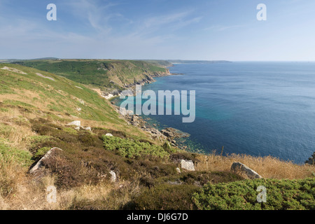 Die Ansicht Süd zum Kinderbett Valley, Sennen Cove und Endland aus Carn Gloose an der kornischen Küste, Cornwall, Stockfoto