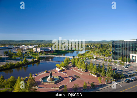 Luftaufnahme der Innenstadt von Fairbanks und das goldene Herz Park im Sommer In Alaska Stockfoto