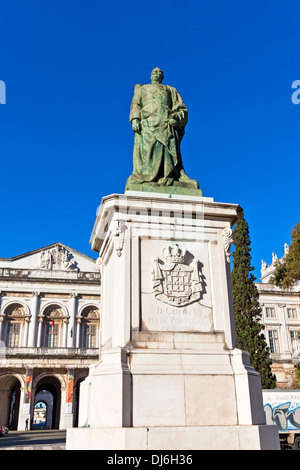 Statue von König Dom Carlos I und dem Nationalpalast Ajuda im Hintergrund. Lissabon, Portugal. 19. c. neoklassische Königspalast Stockfoto