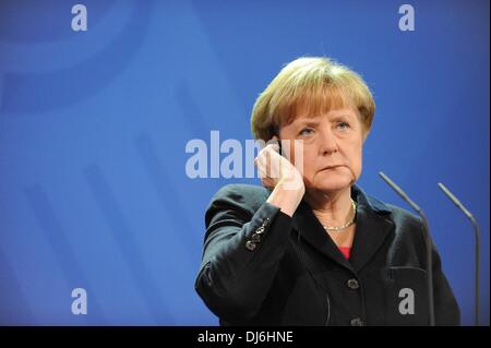 Berlin, Deutschland. 22. November 2013. Bundeskanzlerin Angela Merkel besucht eine gemeinsame Pressekonferenz nach ihrem Treffen mit dem griechischen Ministerpräsidenten Antonis Samaras in Berlin, Deutschland, 22. November 2013. Bildnachweis: Shang Qian/Xinhua/Alamy Live-Nachrichten Stockfoto