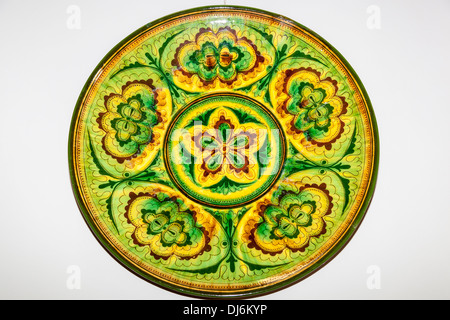 Bunte grüne und gelbe Keramikplatte Ausstellung, Museum für angewandte Kunst, Taschkent, Usbekistan Stockfoto