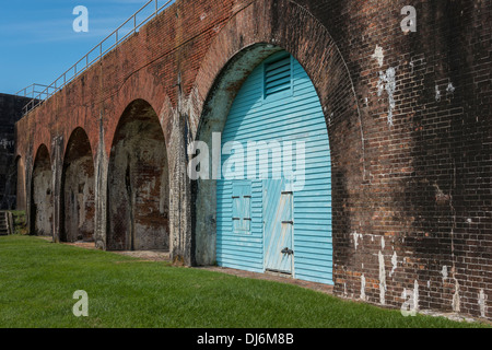 Kasematten mit Tür, Fort Morgan State Historic Site, Fort Morgan, Alabama. Stockfoto