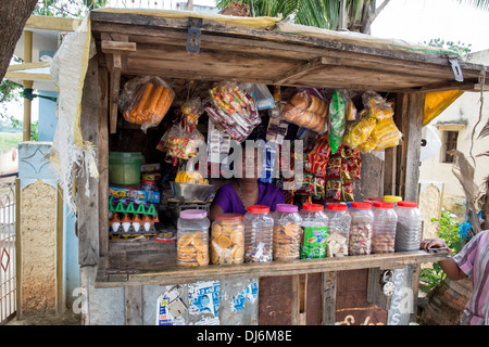 Indische Bauerndorf Strassenlokal / Hütte. Andhra Pradesh, Indien Stockfoto