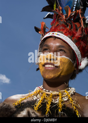 Junge Frau aus der Omena Singsing Group, Eastern Highlands Province - Goroka Show, Papua New Guinea Stockfoto