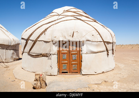 Eine Jurte, Ayaz Kala Yurt Camp, Ayaz Kala, Choresm, Usbekistan Stockfoto