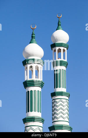 Südafrika. Minarette des Weingutes Habibia Soofi Moschee, Athlone, Rylands, einem Vorort von Kapstadt. Stockfoto