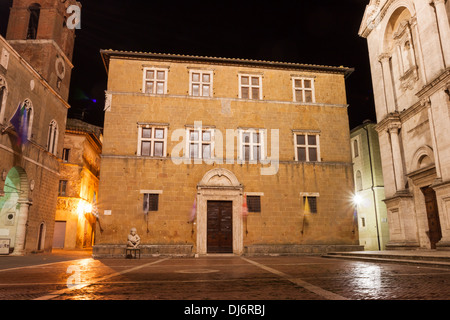 Eine Nacht Blick auf Pienza Kathedrale, in der Nähe von Siena, Toskana, Italien Stockfoto