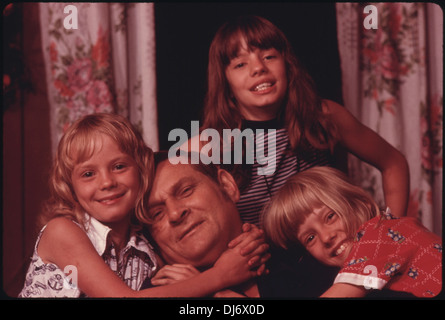 NAHAUFNAHME VON JACK SMITH, 42, DEAKTIVIERT BERGMANN AUS RHODELL, WEST VIRGINIA, IN DER NÄHE VON BECKLEY, MIT DREI VON SEINEN VIER. 561 Stockfoto