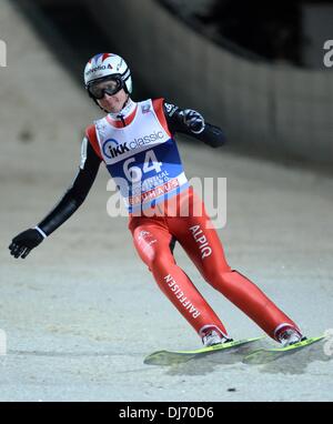 Klingethal, Deutschland. 22. November 2013. Schweizer Skispringer Simon Ammann nach der Qualifikation für die WM der Skispringer in der Vogtland-Arena in Klingethal, Deutschland, 22. November 2013. Foto: Hendrik Schmidt/Dpa/Alamy Live News Stockfoto