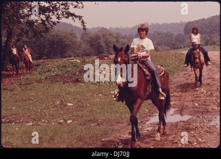 REITEN ENTLANG RIVER TRAILS IM SOMMER IST EIN BELIEBTER ZEITVERTREIB FÜR TOURISTEN UND EINWOHNER VON HELEN. DIE KLEINE. 781 Stockfoto