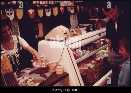 INNENRAUM DES KÄSE HOOP, EINE SPEZIALITÄT DES SHOPS IN HELEN. ES BEFINDET SICH AUF DER ALTEN STRASSE (ALTE STRAßE), A. 810 Stockfoto